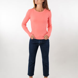 Round neck sweater with wavy finish