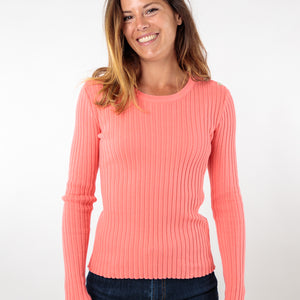 Round neck sweater with wavy finish