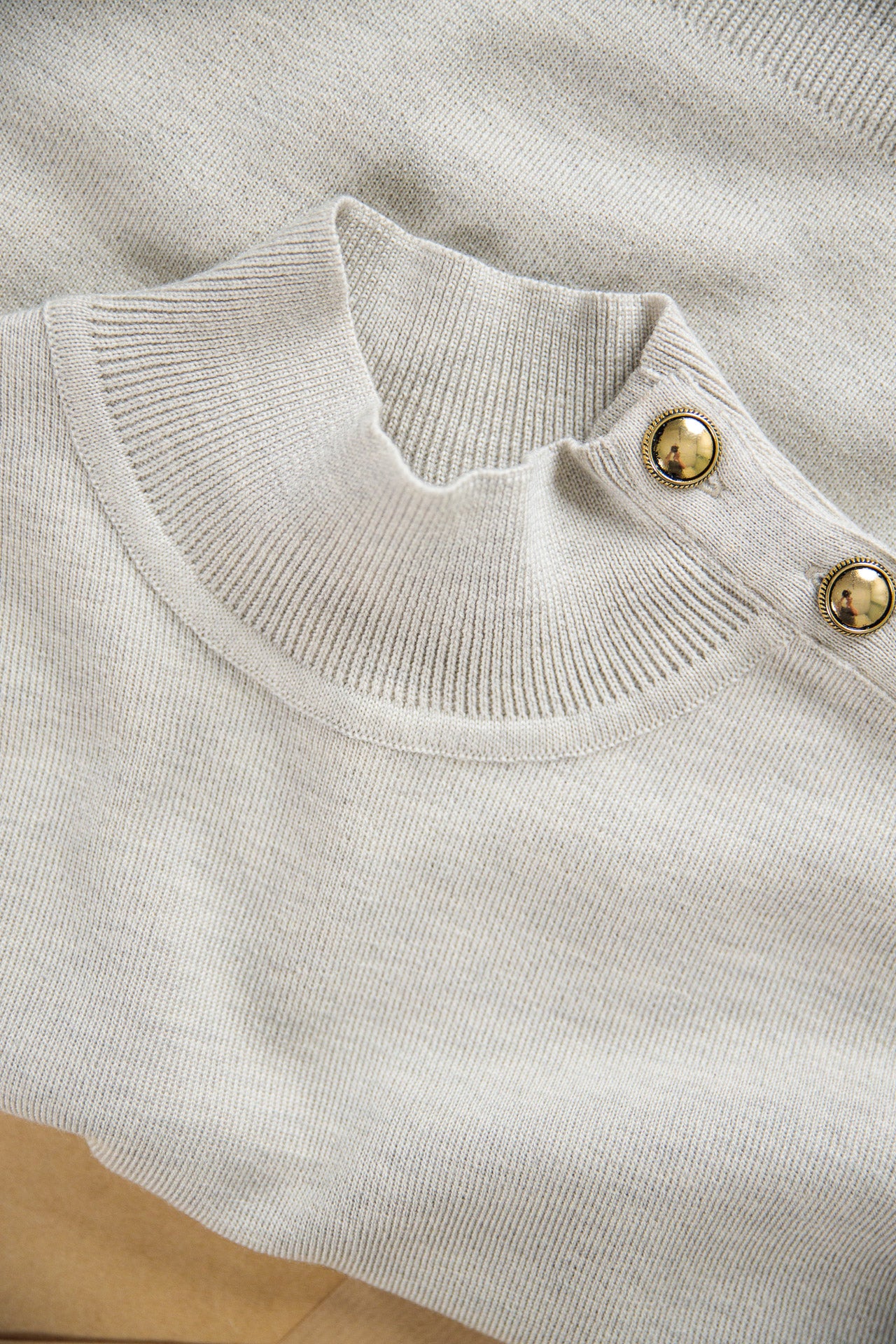 WIDE HIGH COLLAR SWEATER
