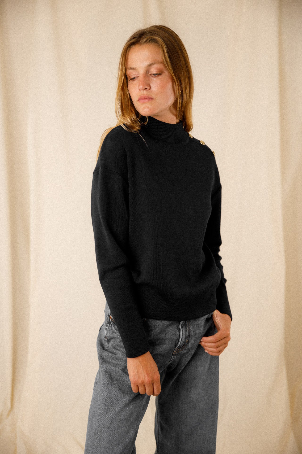WIDE HIGH COLLAR SWEATER