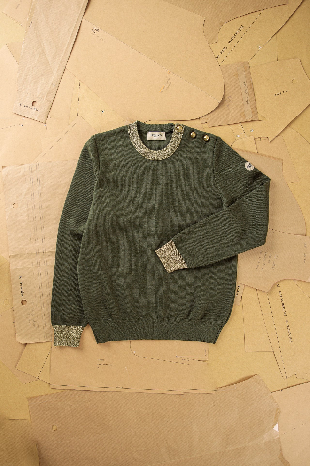 COMFORTABLE VOLUME SAILOR NECK SWEATER