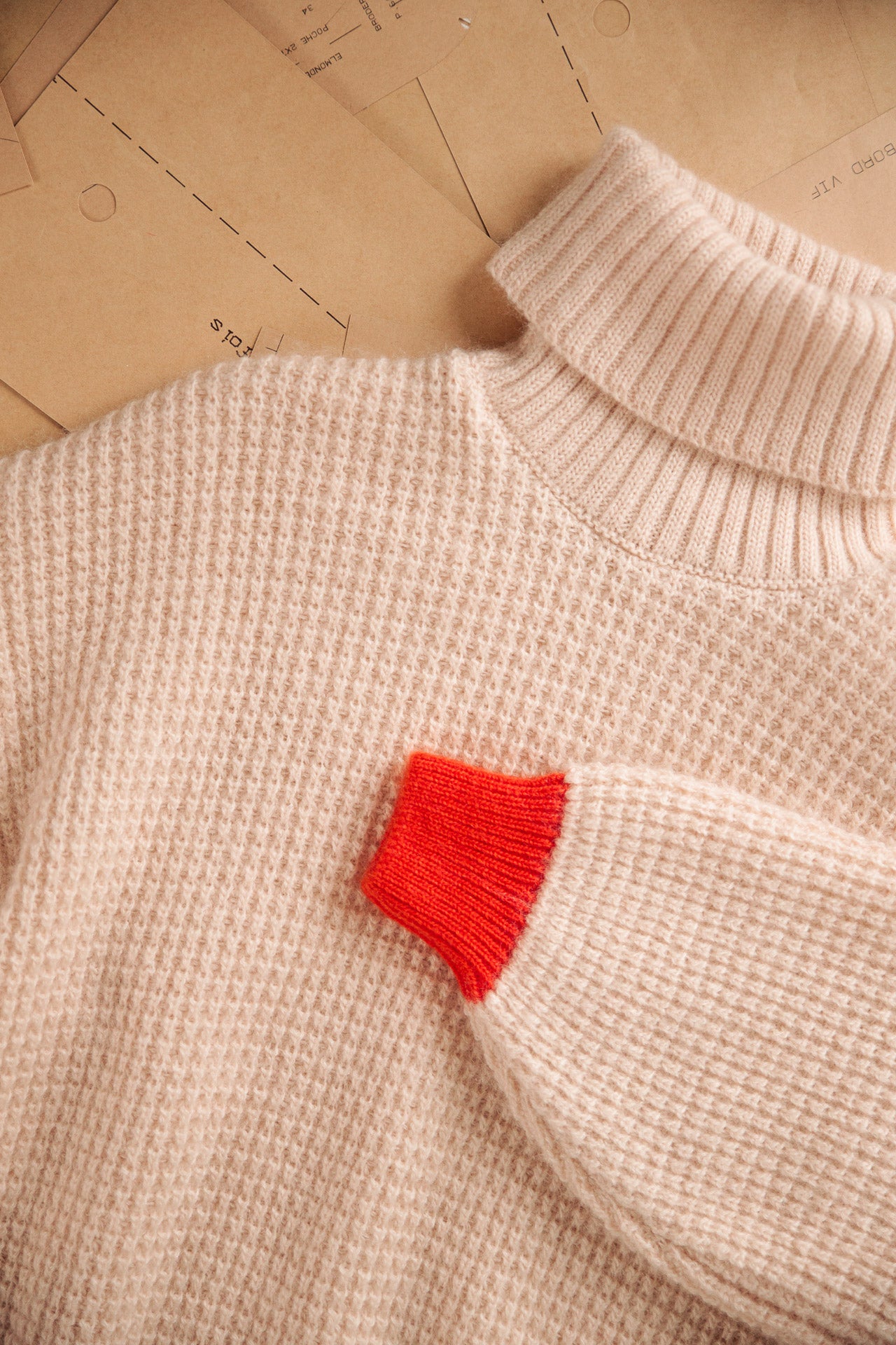 LOOSE VOLUME TURTLENECK SWEATER