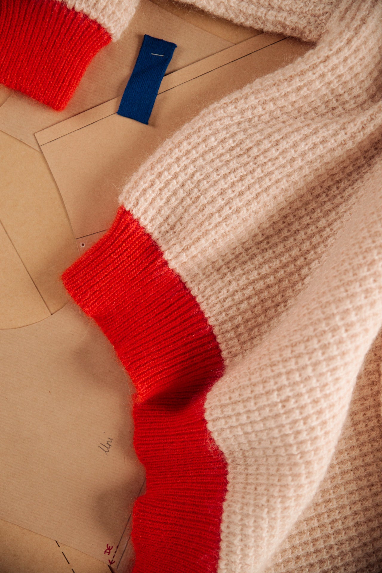 LOOSE VOLUME TURTLENECK SWEATER