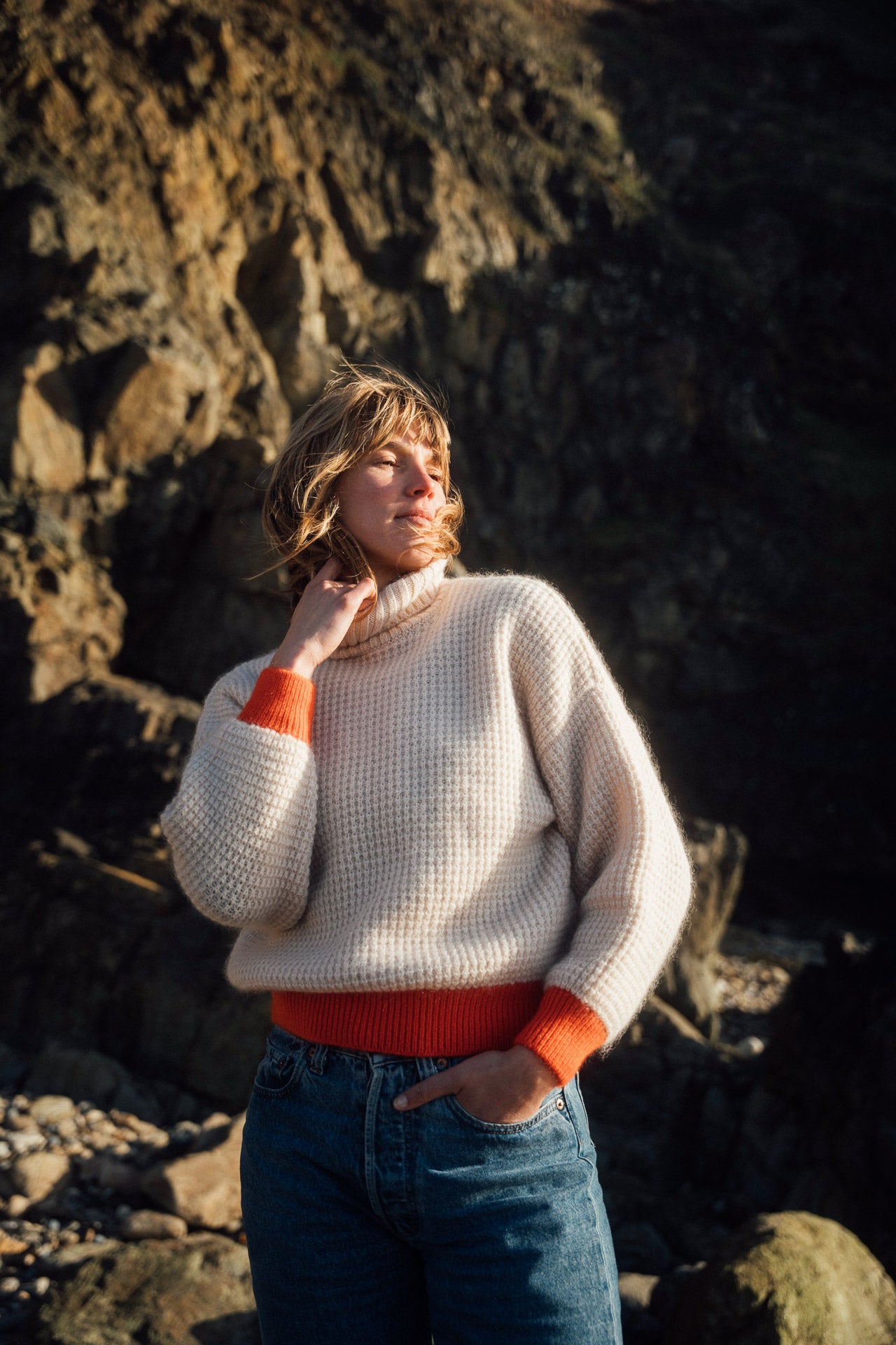 LOOSE VOLUME TURTLENECK SWEATER