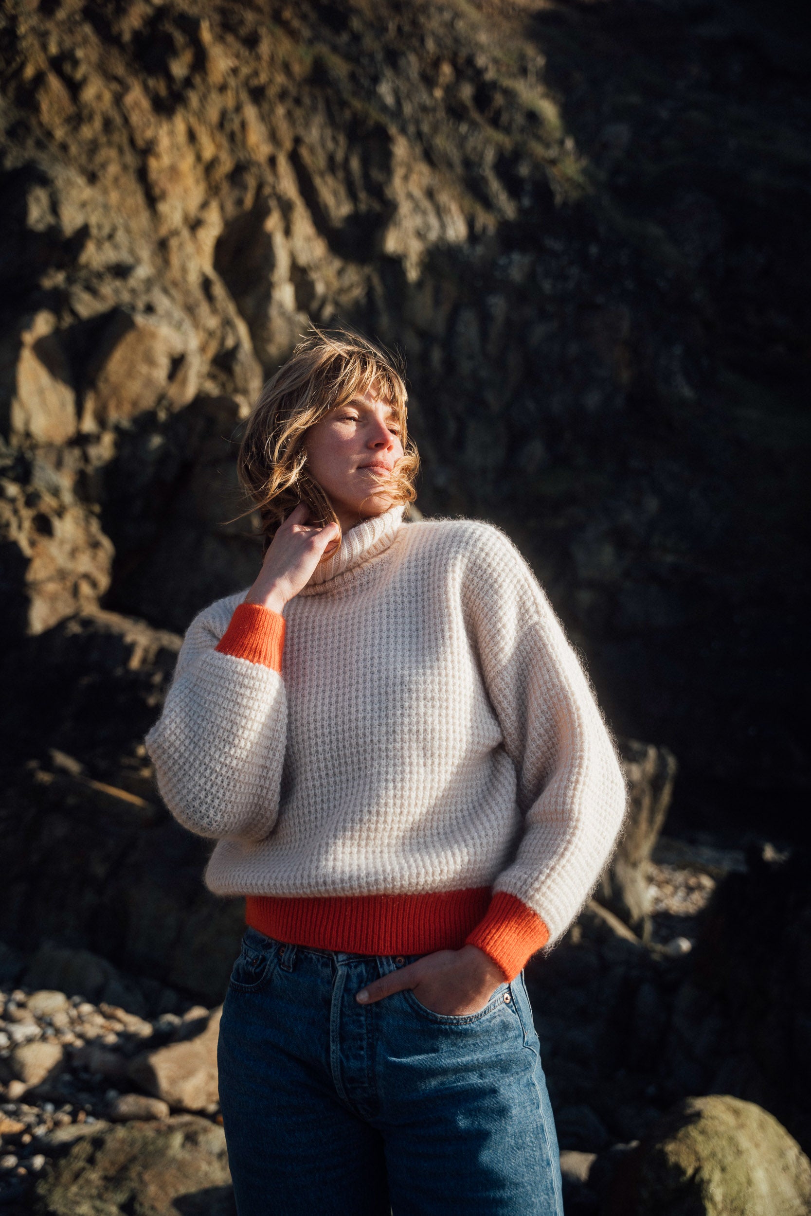 LOOSE VOLUME TURTLENECK SWEATER