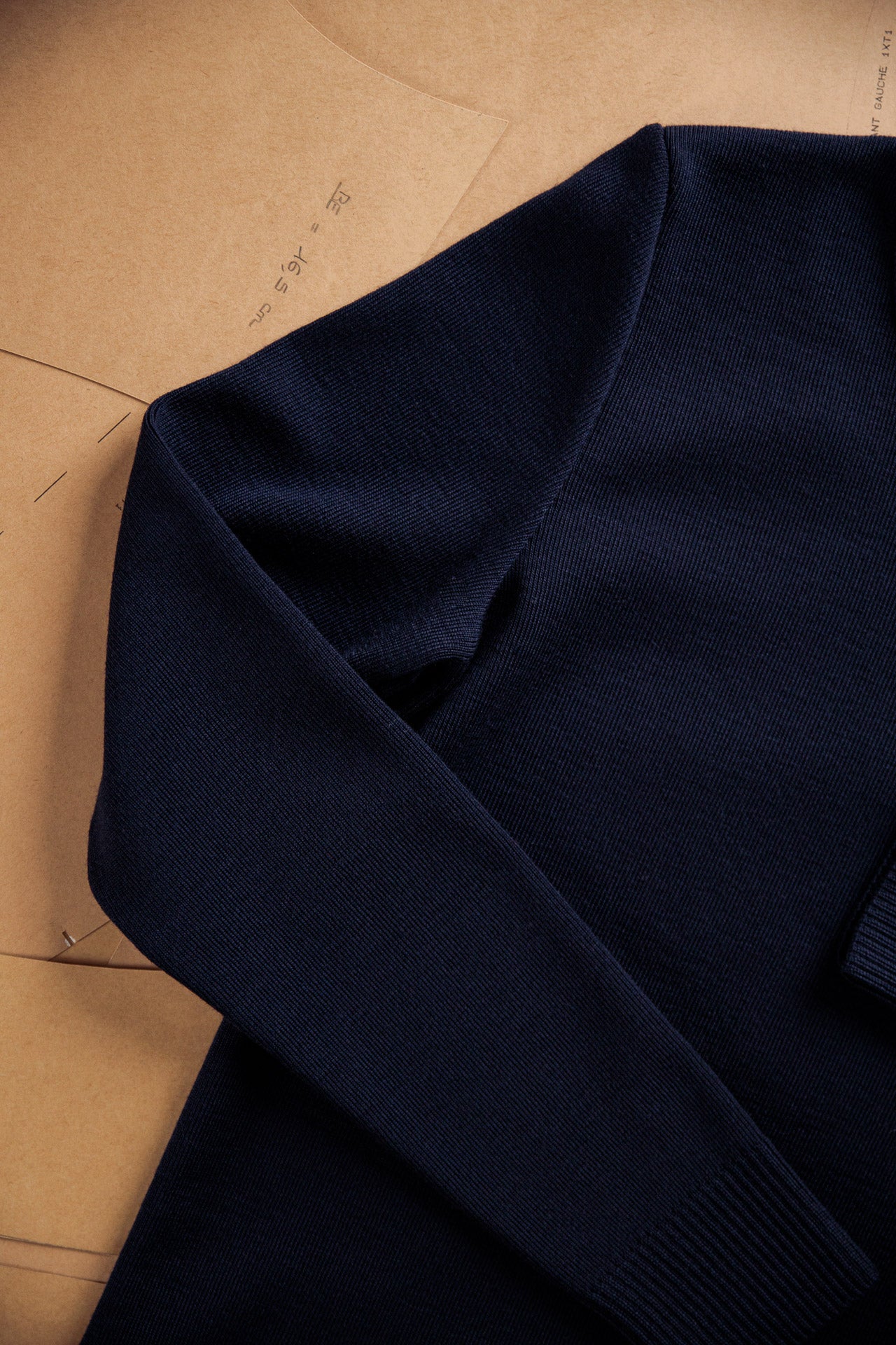 FITTED PLAIN SAILOR SWEATER