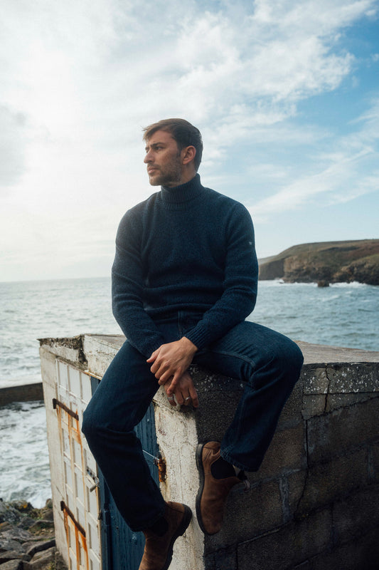 COMFORTABLE VOLUME TURTLENECK SWEATER