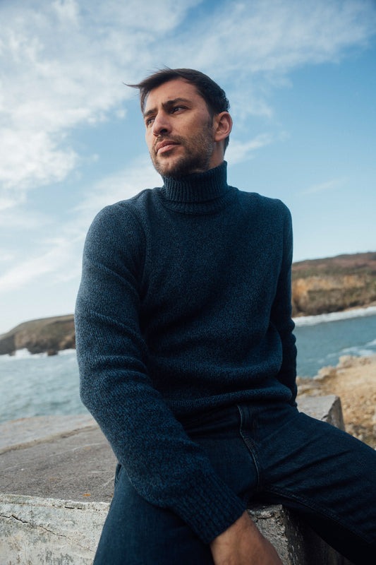 COMFORTABLE VOLUME TURTLENECK SWEATER