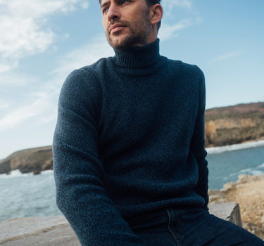 COMFORTABLE VOLUME TURTLENECK SWEATER