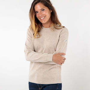 Plain sailor sweater with matte button