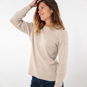 Plain sailor sweater with matte button