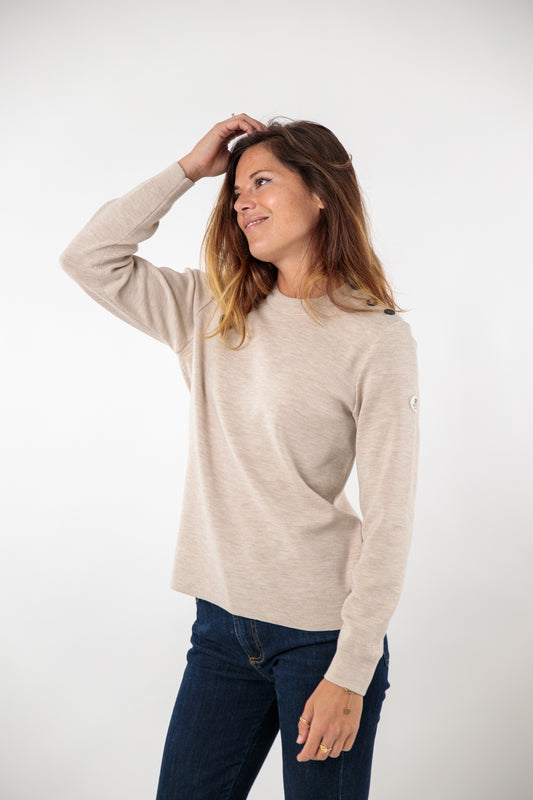 Plain sailor sweater with matte button