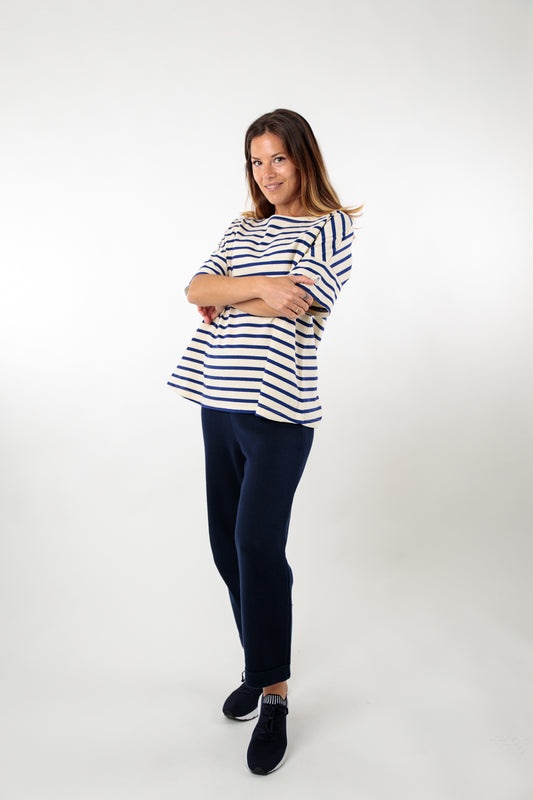 Loose and flared striped T-shirt