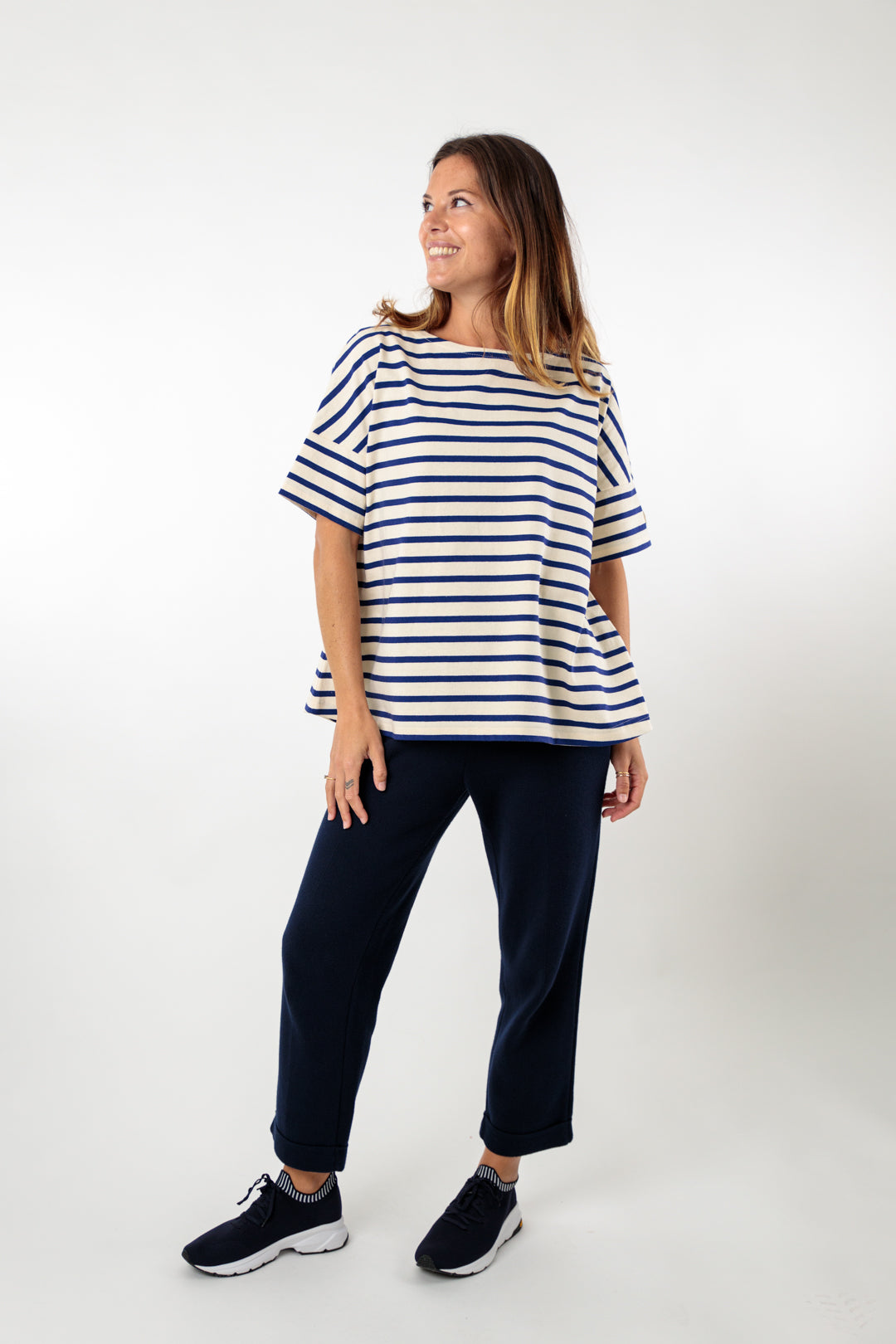 Loose and flared striped T-shirt