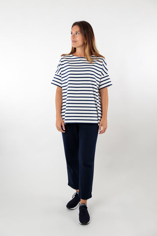 Loose and flared striped T-shirt