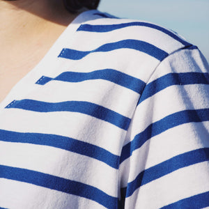 Two-tone striped v-neck t-shirt
