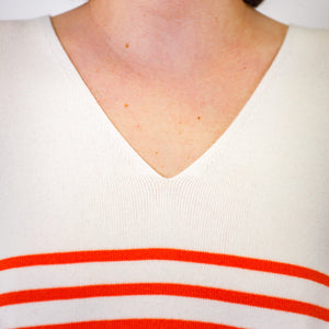 Pull rayé bicolore encolure v