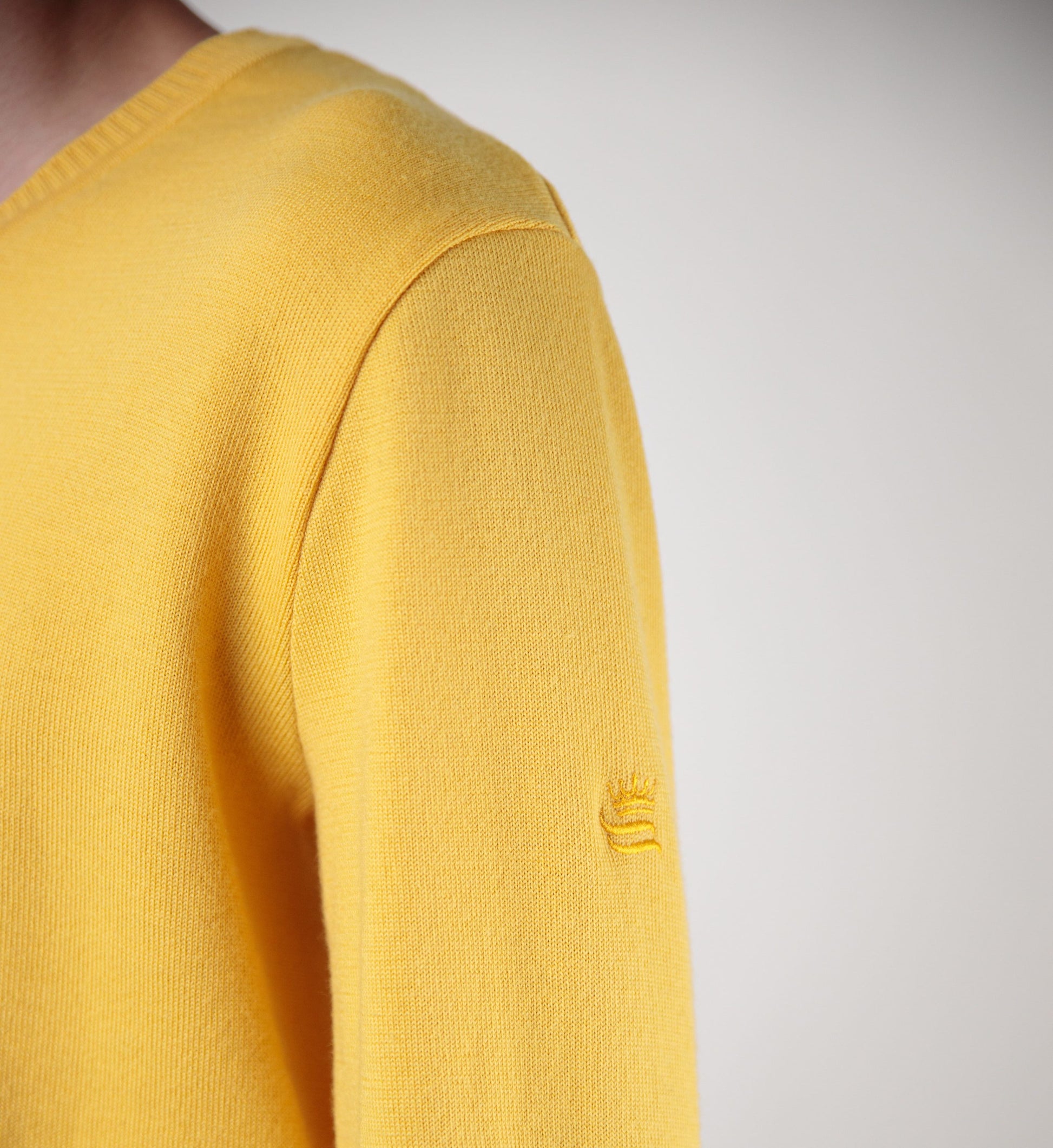 Pull fin uni col v