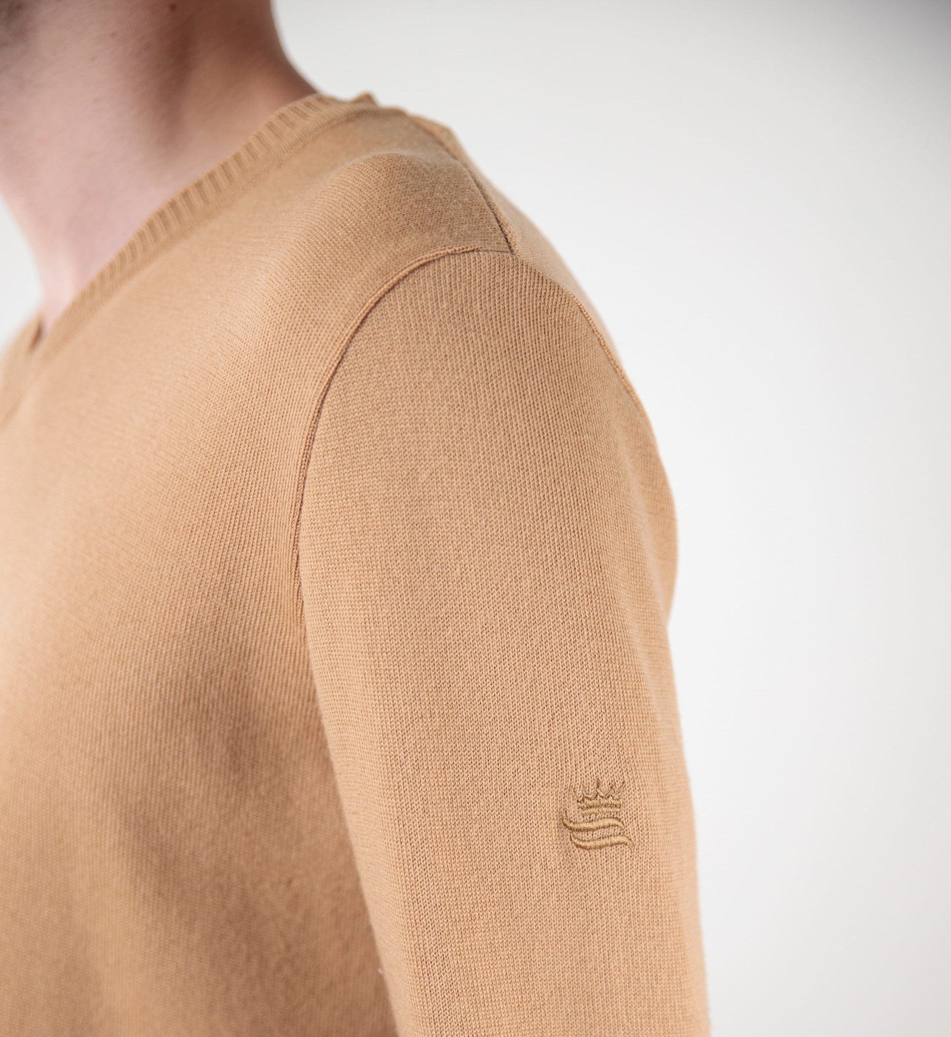 Pull fin uni col v