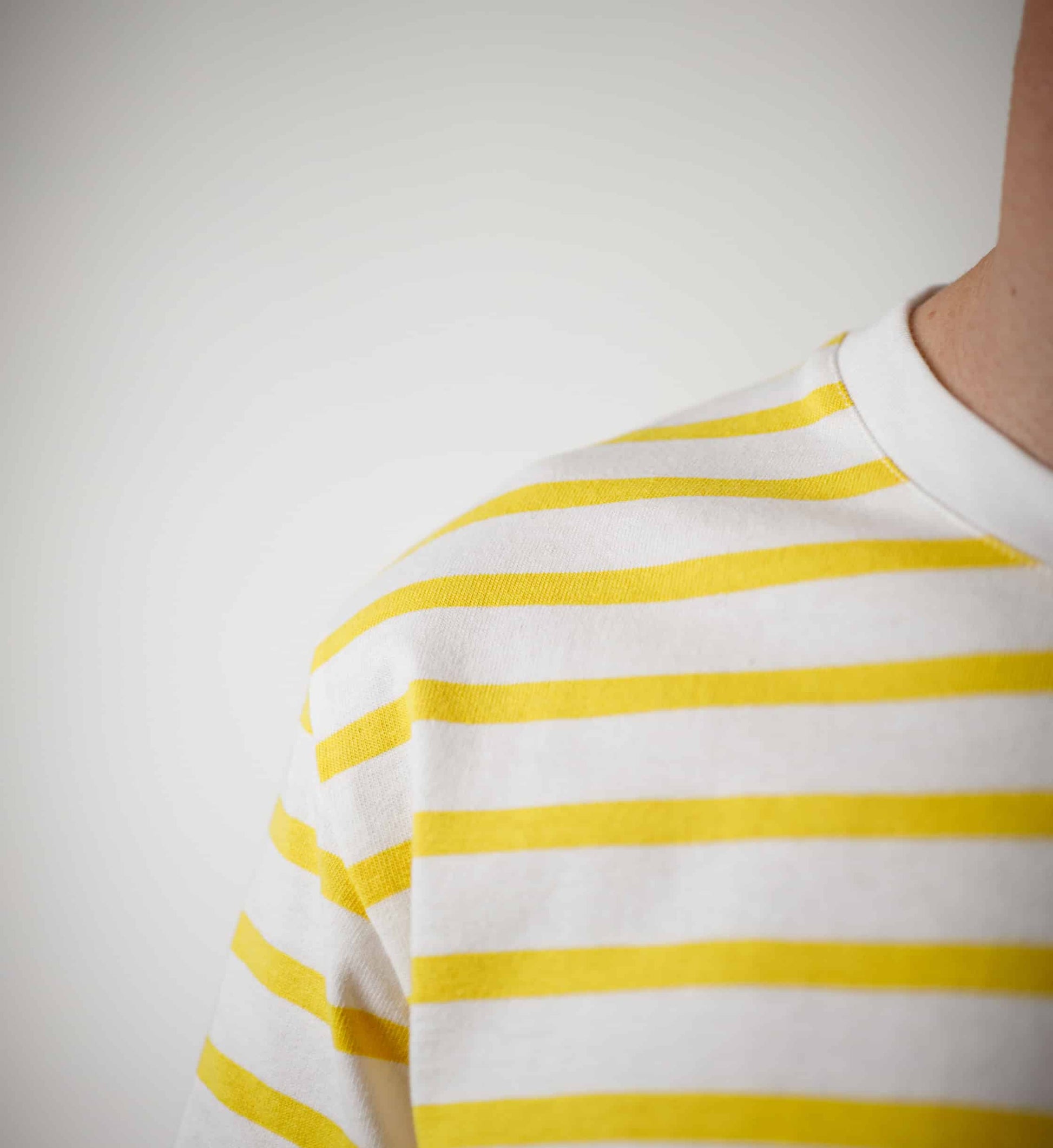 Two-tone striped short-sleeved t-shirt