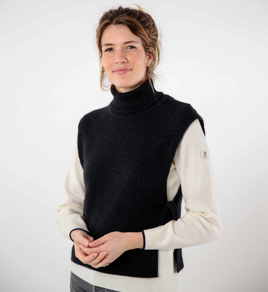 Sleeveless turtleneck sweater