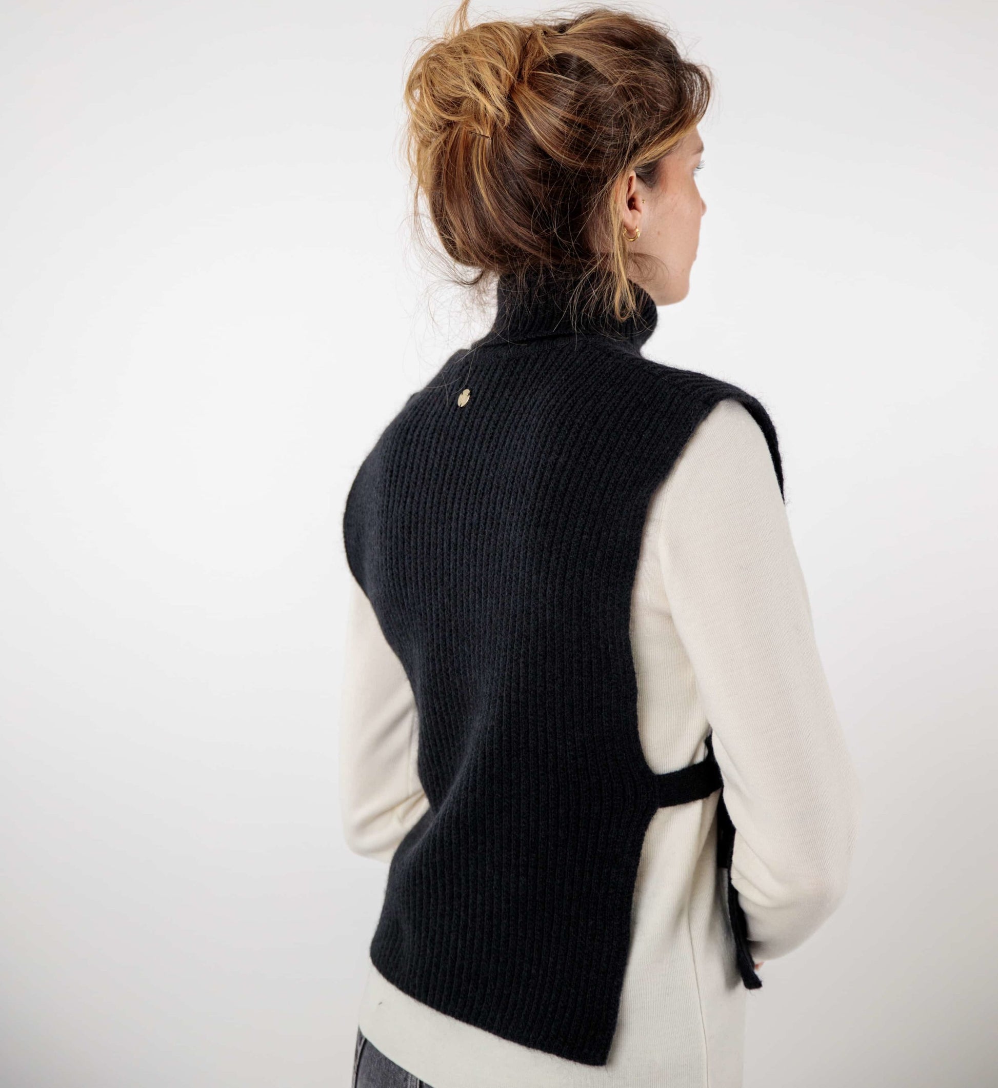 Sleeveless turtleneck sweater